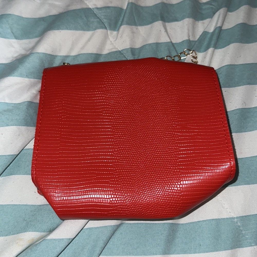 Red purse - Picture 2 of 3